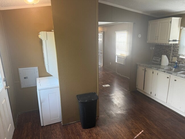 Building Photo - 428 15th St