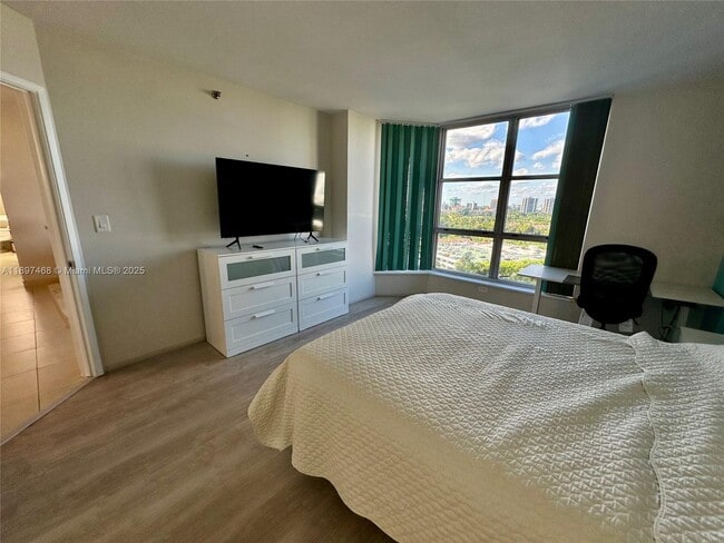 Building Photo - 3600 Mystic Pointe Dr
