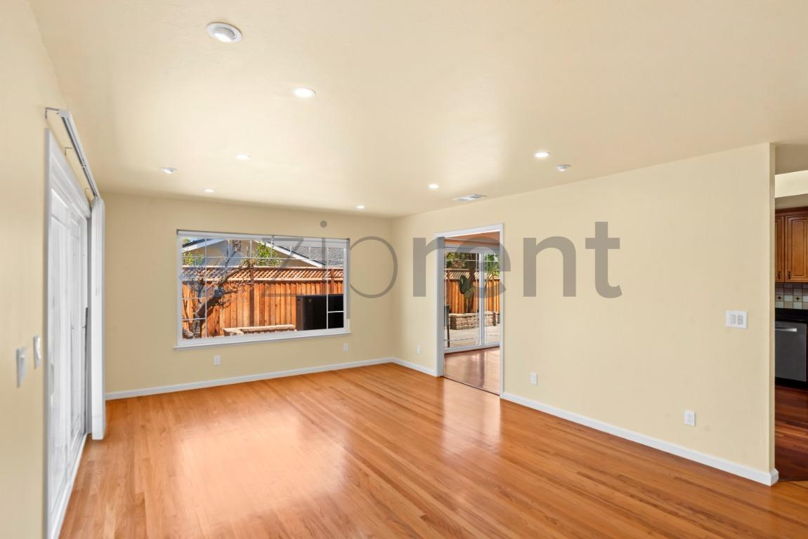 Building Photo - Unit