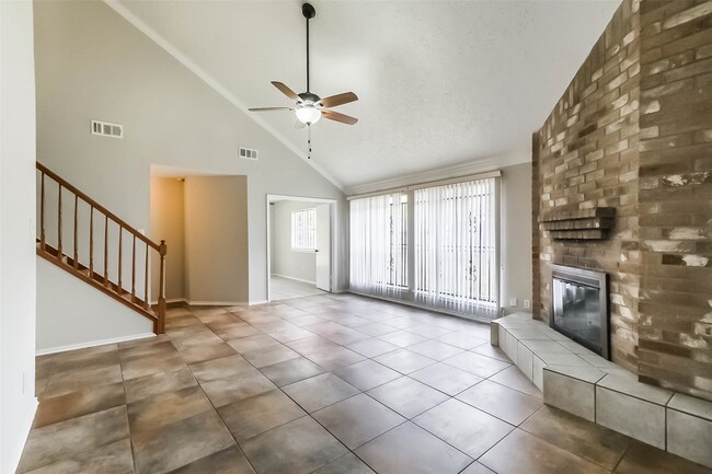 Building Photo - 15243 Peachmeadow Ln