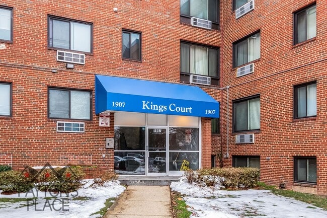 Building Photo - Spacious condo with Water included and Parking!!!