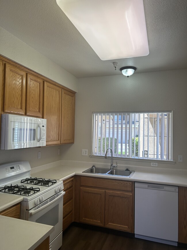 Building Photo - 2901 Snyder Ave