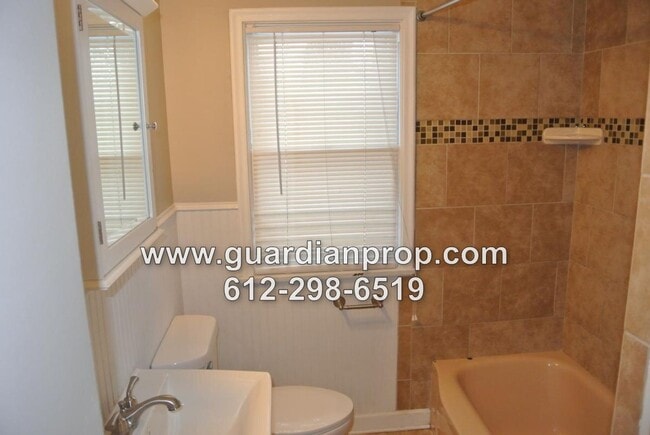 Building Photo - House in Midway Available August 1, Hardwood Floors, Updated Kitchen & Bath, Garage, Pet Friendly!