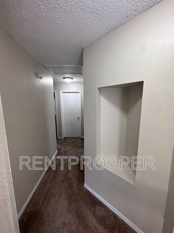 Building Photo - 5980 Scotchwood Glen