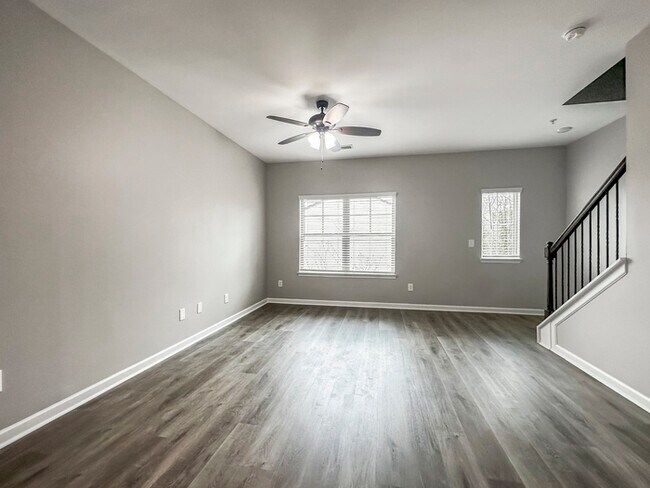 Building Photo - 1056 Bayrose Cir