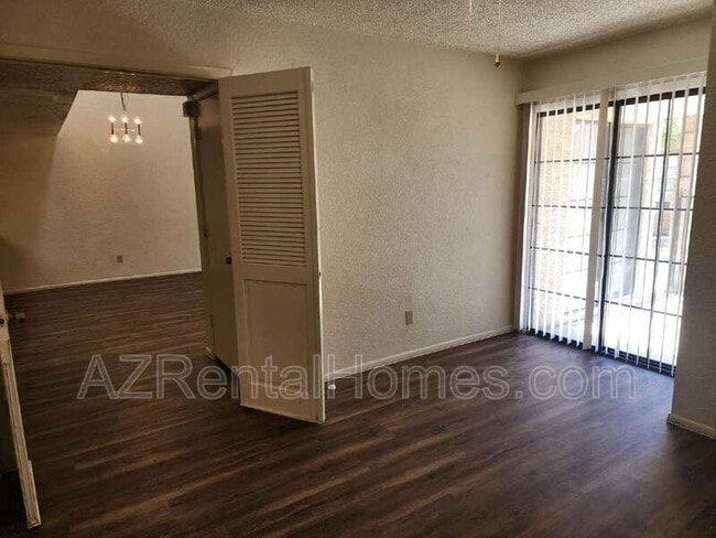 Building Photo - 819 N College Ave