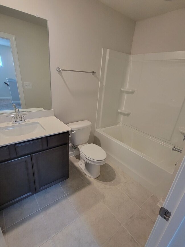 Building Photo - 3 Bed, 2 Bath Townhome Available in Berea