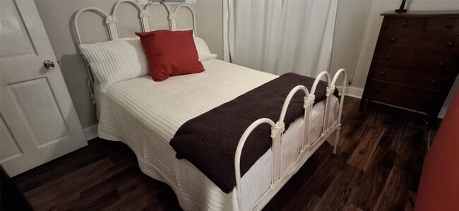 Building Photo - 1030 W Melwood St