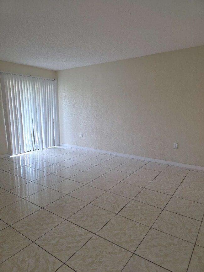 Building Photo - Condo For rent in Palms of Tarpon Springs