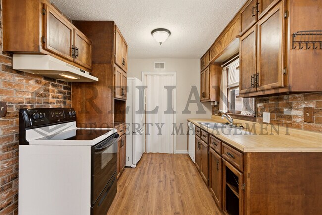 Building Photo - 3349 S Vine St