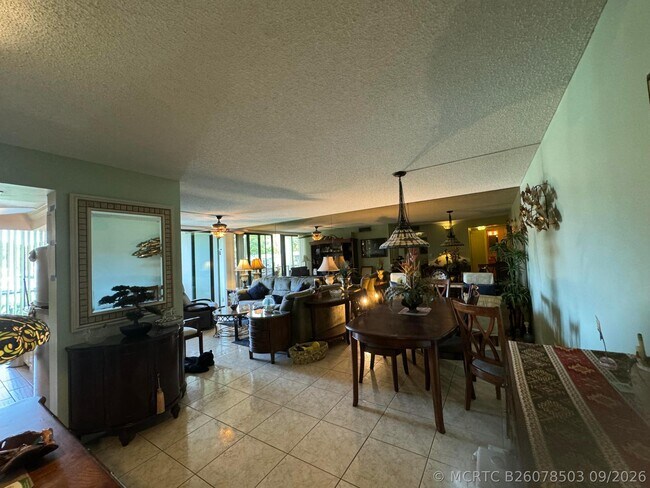 Building Photo - 1350 River Reach Dr