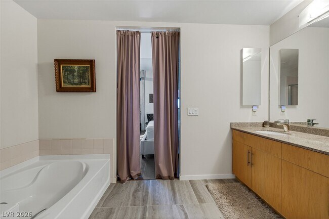 Building Photo - 353 E Bonneville Ave