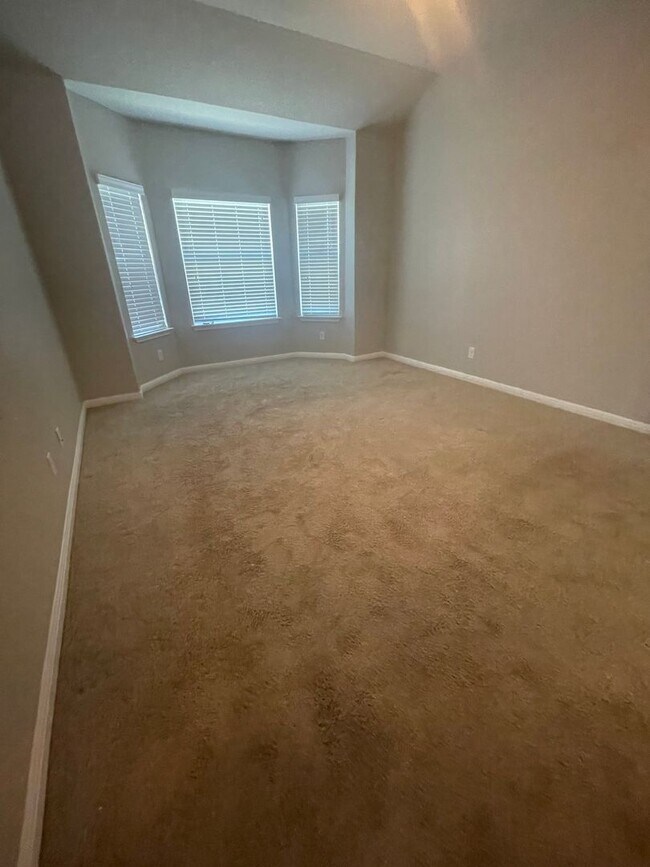 Building Photo - 22427 Carriage Bush