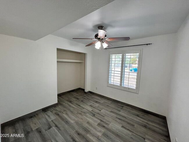 Building Photo - 413 W Piute Ave