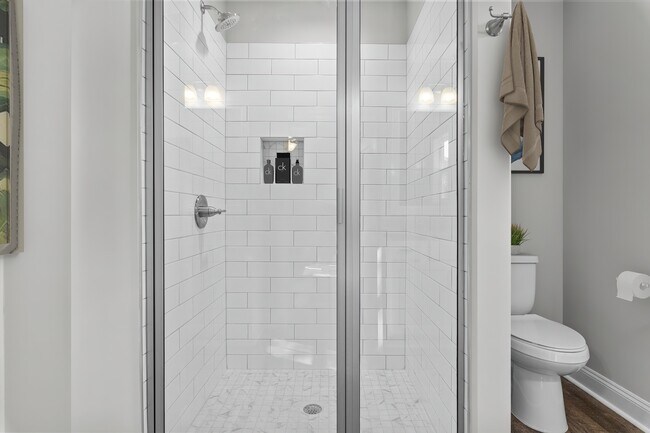 Building Photo - 20 Forest Dr