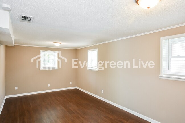 Building Photo - 4022 Sewall Dr SW