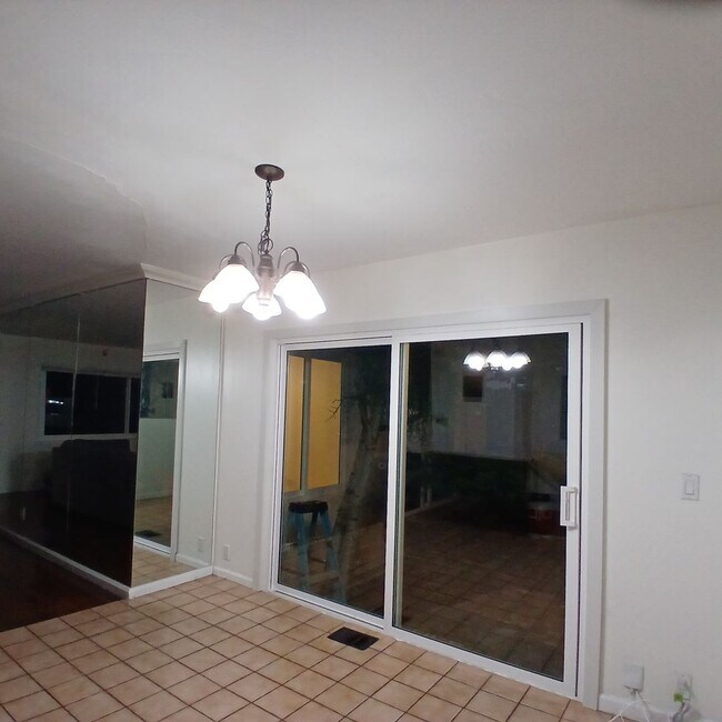 Building Photo - SDSU Area Home for Rent 5 bed 2 bath