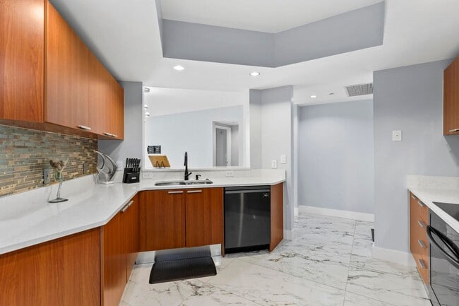 Building Photo - 2/2 in Marina Grande