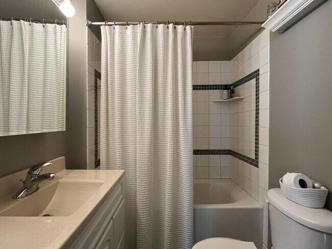 Building Photo - Charming, Sweet Home For Rent!