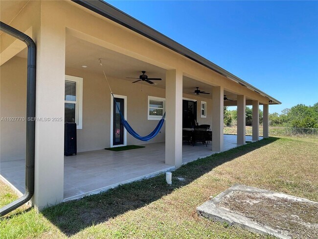 Building Photo - 675 N Romero St