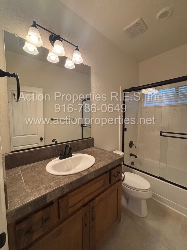 Building Photo - Solar - Whitney Ranch The Ridge: Beautiful Single Story, Immaculate 3Bed 2 Bathroom,  Access to R...