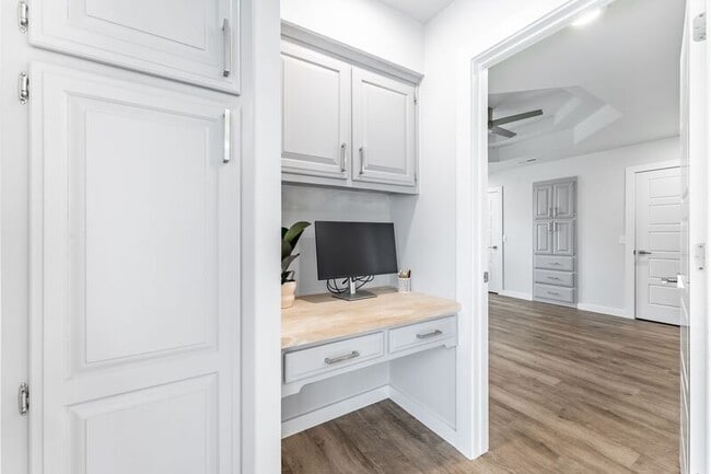 Building Photo - 1906 SE Taylor St