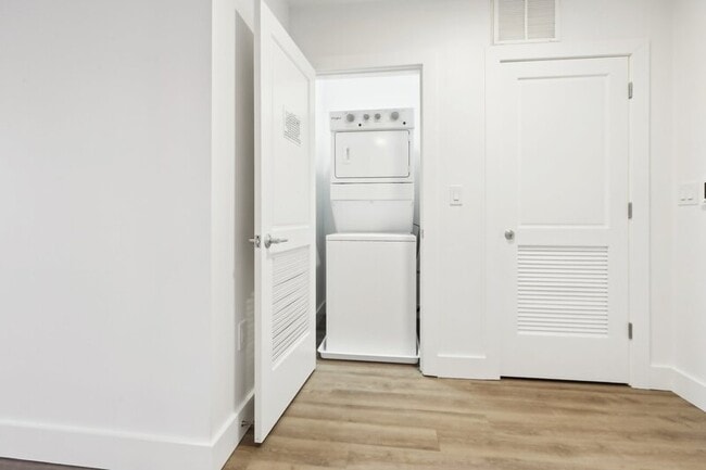 Building Photo - 276 Reock St