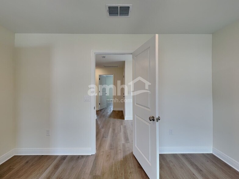 Building Photo - 5972 River Farm Ave