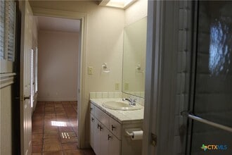 Building Photo - 6001 Country Club Dr