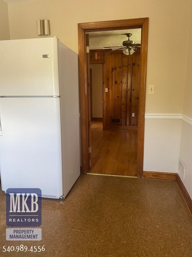 Building Photo - 3 Bedroom 2 Bath Brick Ranch- Hidden Valley School Zone