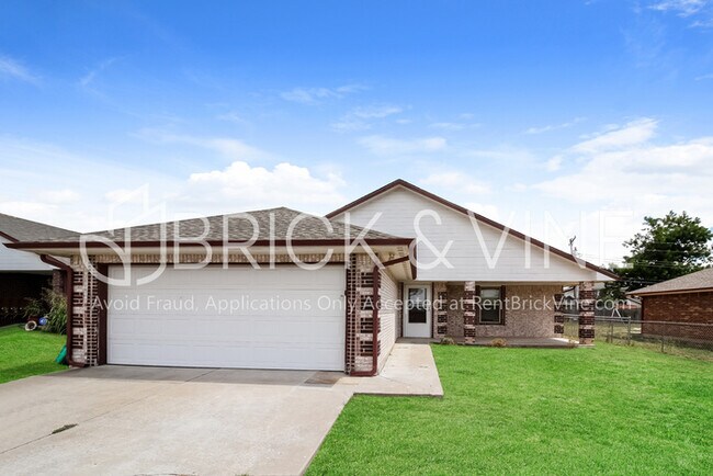 Primary Photo - Pet-friendly house in Hope Crossing