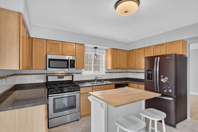 Building Photo - 901 Ashford Ln