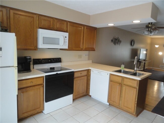 Building Photo - 64 Greenway Blvd