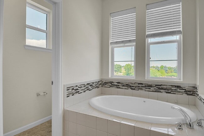 Building Photo - $3,150.00, 3 bed, 2 bath, located in Cente...