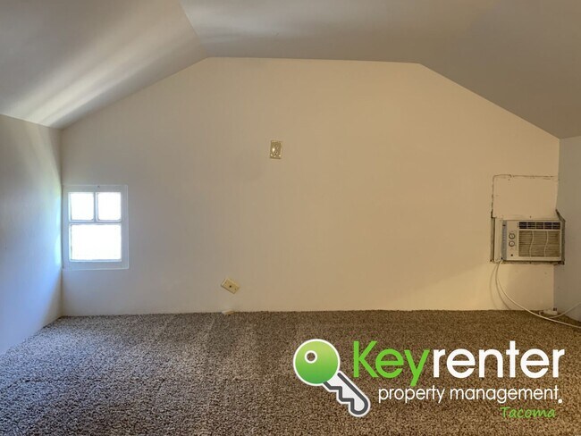 Building Photo - Charming Tacoma Craftsman House!