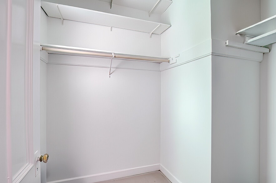 Building Photo - 37 Waverly Pl