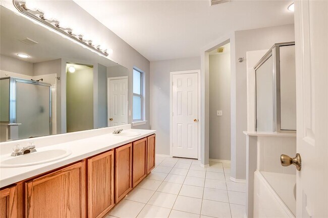 Building Photo - 1204 Mathias St