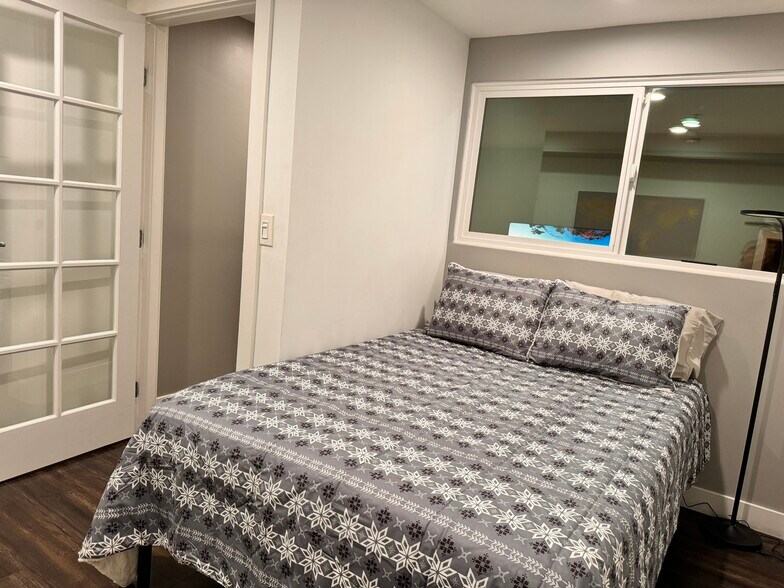 Building Photo - 889 Date St