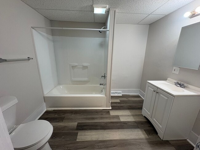 Building Photo - Spacious 5-Bedroom Rental with Bonus Room, Patio & First-Floor Full Bath