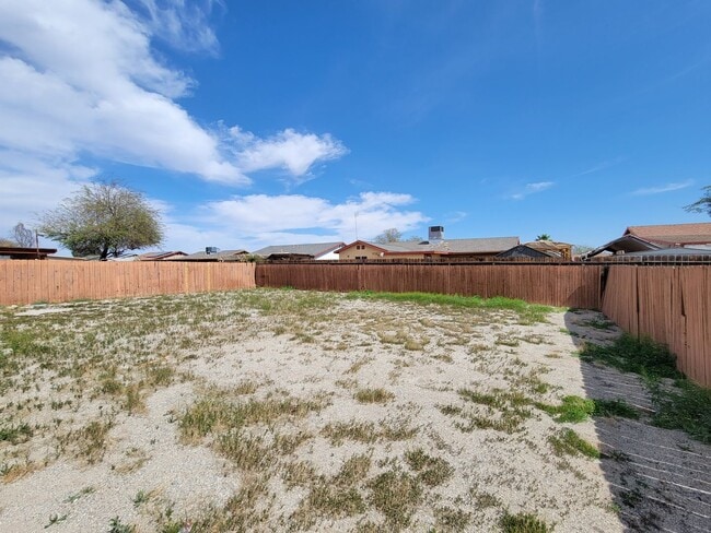 Building Photo - Beautiful Home available in Calexico