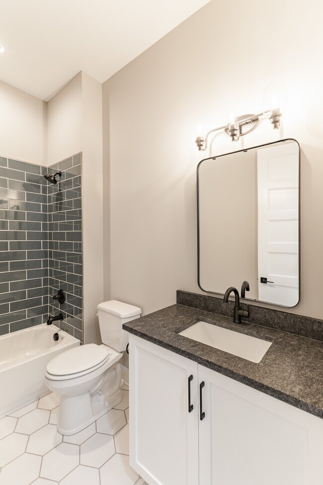 Building Photo - 592 River Watch Way