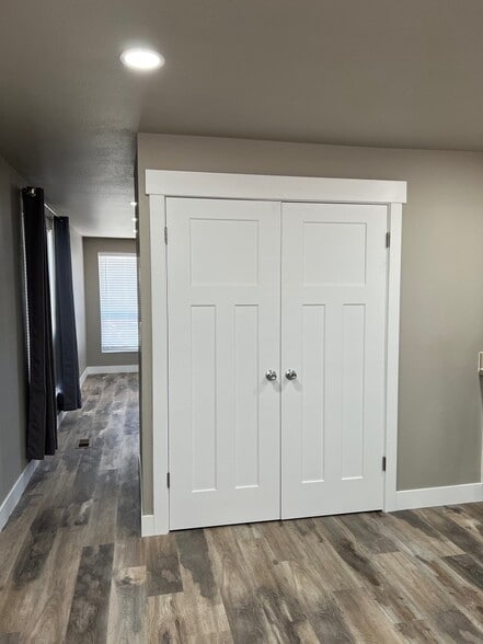 Building Photo - 170 W 975 N