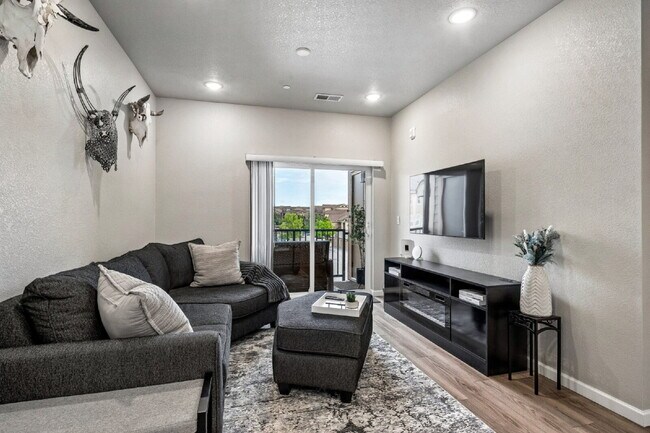 Building Photo - "Charming 2-Bed, 2-Bath Condo Retreat in Littleton - 870 Sq Ft of Cozy Elegance!"