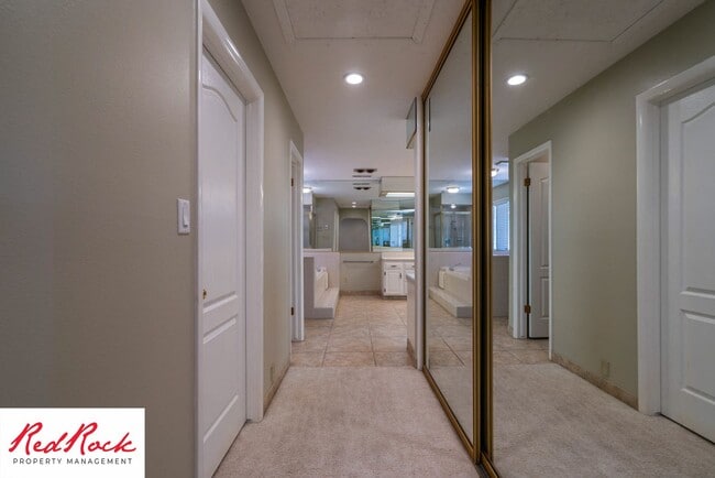 Building Photo - Spacious 5 Bedroom Home in A Quiet Communi...