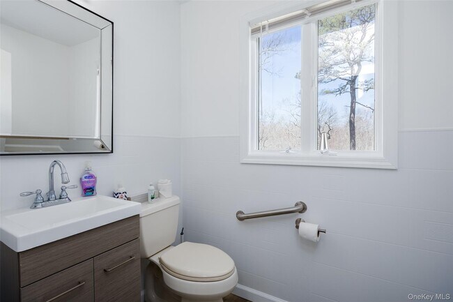 Building Photo - 371 S River Rd