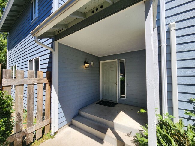 Building Photo - Inviting Vaulted 2-Story