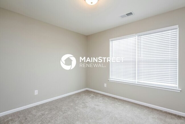 Building Photo - 4 Bedroom Pet-Friendly Home in Greensboro, NC with Main Street Renewal