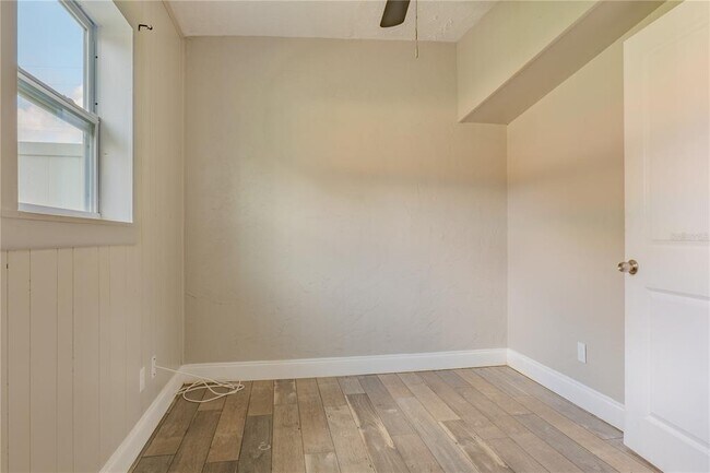 Building Photo - 2553 18th Ave N