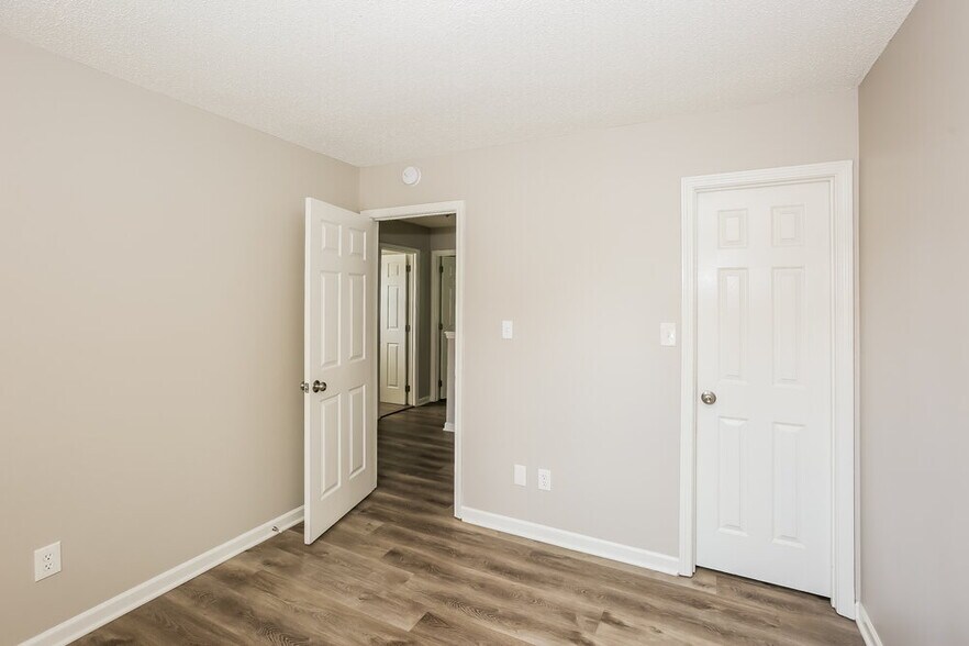 Building Photo - 137 Lantana Dr