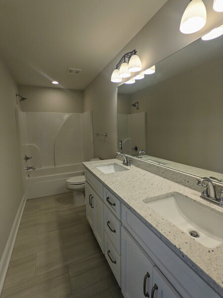 Building Photo - 417 Live Oak Dr